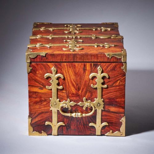 17TH C DIMINUTIVE WILLIAM AND MARY KINGWOOD STRONGBOX OR COFFRE FORT C 1690 - ADDITIONAL PHOTO 3