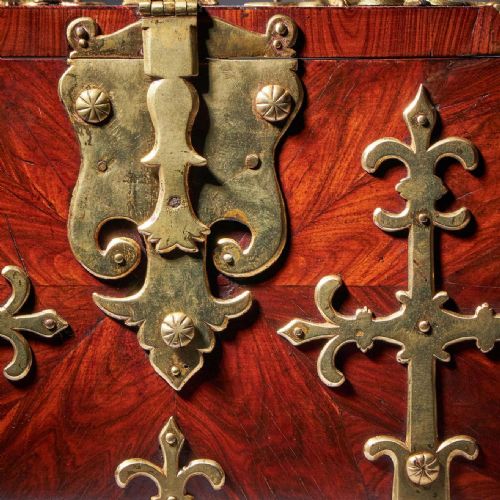 17TH C DIMINUTIVE WILLIAM AND MARY KINGWOOD STRONGBOX OR COFFRE FORT C 1690 - ADDITIONAL PHOTO 7