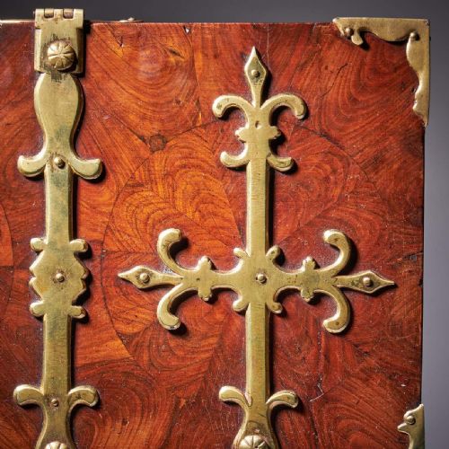 17TH C DIMINUTIVE WILLIAM AND MARY KINGWOOD STRONGBOX OR COFFRE FORT C 1690 - ADDITIONAL PHOTO 11