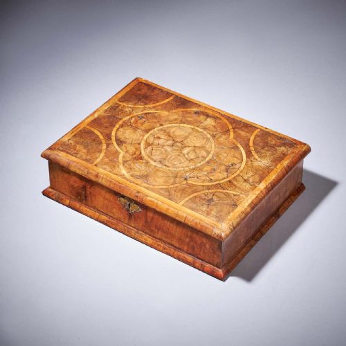 17TH CENTURY WILLIAM AND MARY OLIVE OYSTER LACE BOX CIRCA 16801700 - ADDITIONAL PHOTO 1