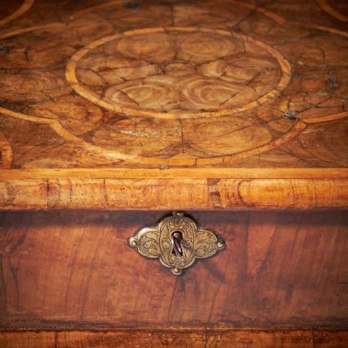 17TH CENTURY WILLIAM AND MARY OLIVE OYSTER LACE BOX CIRCA 16801700 - ADDITIONAL PHOTO 6