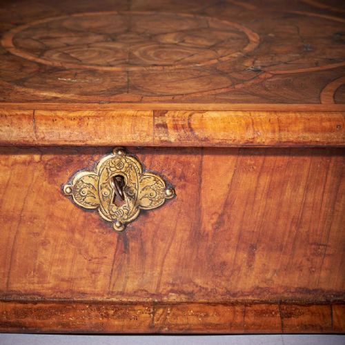 17TH CENTURY WILLIAM AND MARY OLIVE OYSTER LACE BOX CIRCA 16801700 - ADDITIONAL PHOTO 7