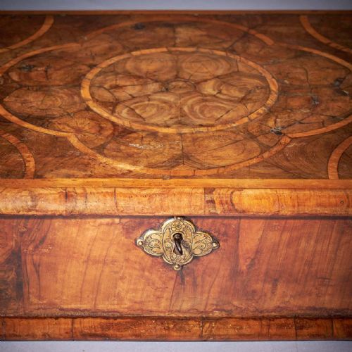 17TH CENTURY WILLIAM AND MARY OLIVE OYSTER LACE BOX CIRCA 16801700 - ADDITIONAL PHOTO 8