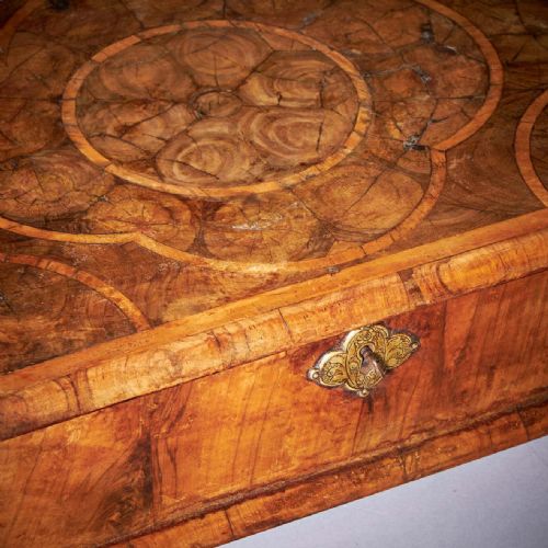 17TH CENTURY WILLIAM AND MARY OLIVE OYSTER LACE BOX CIRCA 16801700 - ADDITIONAL PHOTO 9