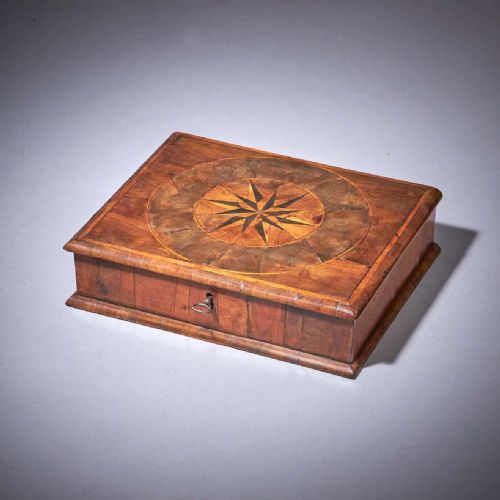 17TH CENTURY LATE STUART PERIOD DIMINUTIVE OLIVE OYSTER LACE BOX - ADDITIONAL PHOTO 1