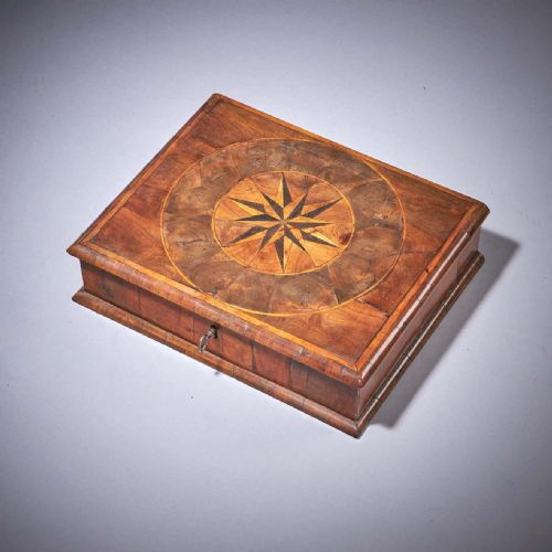 17TH CENTURY LATE STUART PERIOD DIMINUTIVE OLIVE OYSTER LACE BOX - ADDITIONAL PHOTO 2
