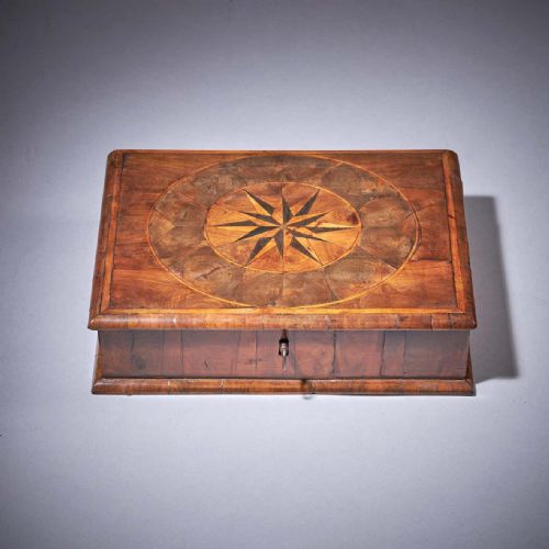 17TH CENTURY LATE STUART PERIOD DIMINUTIVE OLIVE OYSTER LACE BOX - ADDITIONAL PHOTO 3
