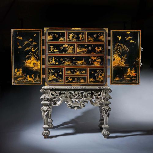 17TH CENTURY WILLIAM AND MARY JAPANNED CABINET ON ORIGINAL SILVER GILT STAND - ADDITIONAL PHOTO 1