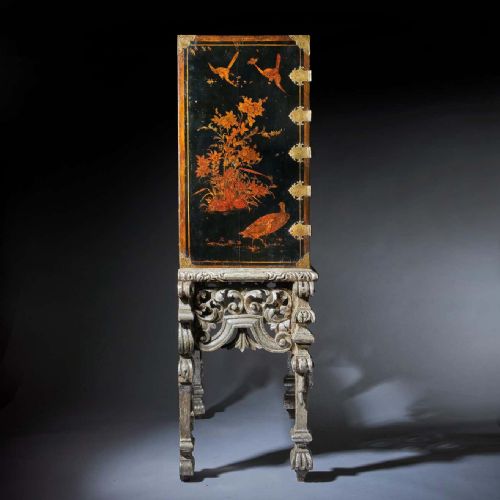 17TH CENTURY WILLIAM AND MARY JAPANNED CABINET ON ORIGINAL SILVER GILT STAND - ADDITIONAL PHOTO 5