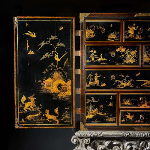 17TH CENTURY WILLIAM AND MARY JAPANNED CABINET ON ORIGINAL SILVER GILT STAND - ADDITIONAL PHOTO 9