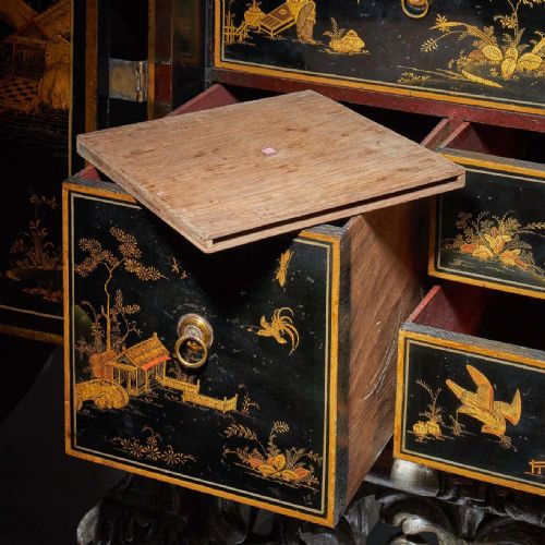 17TH CENTURY WILLIAM AND MARY JAPANNED CABINET ON ORIGINAL SILVER GILT STAND - ADDITIONAL PHOTO 10