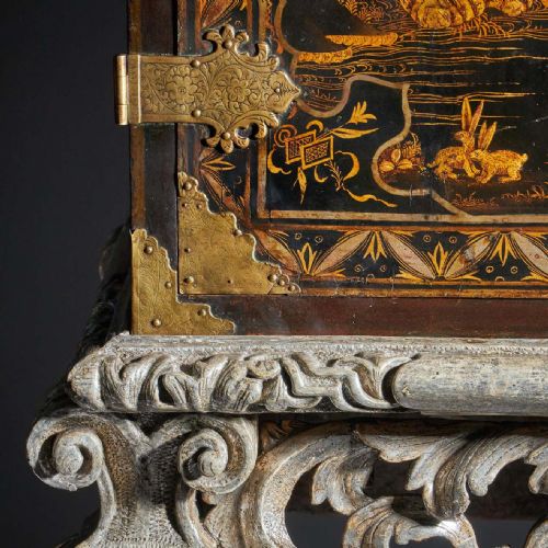 17TH CENTURY WILLIAM AND MARY JAPANNED CABINET ON ORIGINAL SILVER GILT STAND - ADDITIONAL PHOTO 15