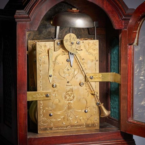 18TH CENTURY GEORGE III FIGURED MAHOGANY THREE PAD STRICKING BRACKET CLOCK - ADDITIONAL PHOTO 5