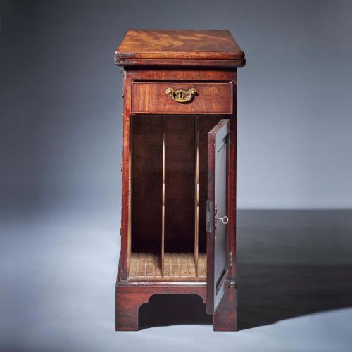 UNIQUE 18TH CENTURY GEORGE II 'DUMMY' FRONTED MAHOGANY BACHELORS CHEST - ADDITIONAL PHOTO 9