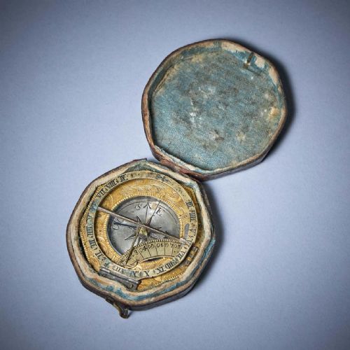 18TH CENTURY GILT BRASS AND SILVER POCKET OR MINIATURE SUNDIAL COMPASS WITH CASE - ADDITIONAL PHOTO 1