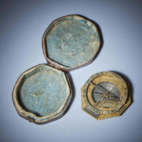 18TH CENTURY GILT BRASS AND SILVER POCKET OR MINIATURE SUNDIAL COMPASS WITH CASE - ADDITIONAL PHOTO 2