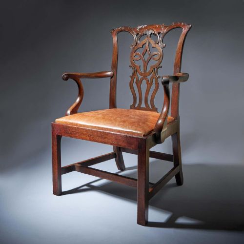 GEORGE III 18TH CENTURY MAHOGANY ARMCHAIR IN THE MANNER OF THOMAS CHIPPENDALE - ADDITIONAL PHOTO 1