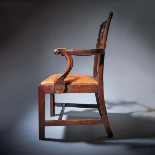 GEORGE III 18TH CENTURY MAHOGANY ARMCHAIR IN THE MANNER OF THOMAS CHIPPENDALE - ADDITIONAL PHOTO 2