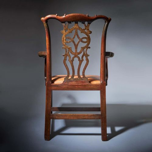 GEORGE III 18TH CENTURY MAHOGANY ARMCHAIR IN THE MANNER OF THOMAS CHIPPENDALE - ADDITIONAL PHOTO 3
