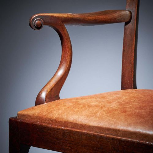 GEORGE III 18TH CENTURY MAHOGANY ARMCHAIR IN THE MANNER OF THOMAS CHIPPENDALE - ADDITIONAL PHOTO 4