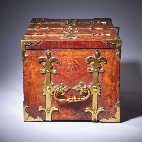 17TH C DIMINUTIVE WILLIAM AND MARY KINGWOOD STRONGBOX OR COFFRE FORT C 1690 - ADDITIONAL PHOTO 2
