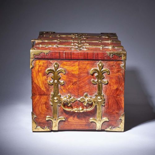 17TH C DIMINUTIVE WILLIAM AND MARY KINGWOOD STRONGBOX OR COFFRE FORT C 1690 - ADDITIONAL PHOTO 4