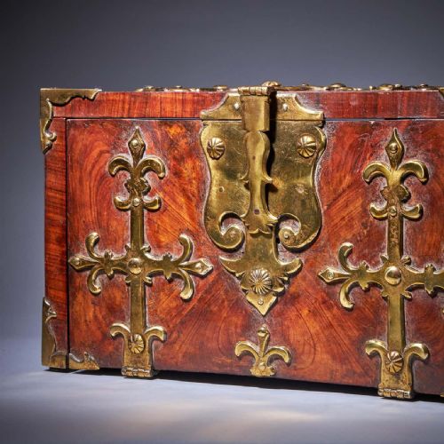 17TH C DIMINUTIVE WILLIAM AND MARY KINGWOOD STRONGBOX OR COFFRE FORT C 1690 - ADDITIONAL PHOTO 5