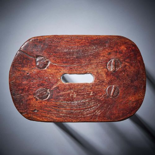 RARE PAIR OF 18TH CENTURY VERNACULAR PROVINCIAL PRIMITIVE COUNTRY ELM STOOLS - ADDITIONAL PHOTO 4