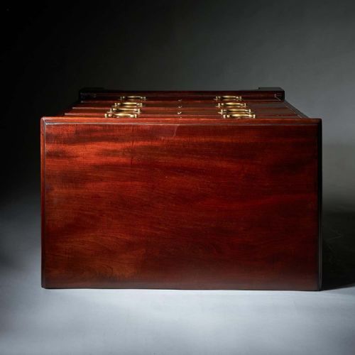 GEORGE III 18TH CENTURY COMPACT MAHOGANY BACHELORS CHEST WITH BRUSHING SLIDE - ADDITIONAL PHOTO 4