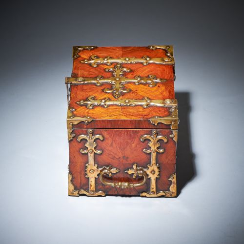 17TH C DIMINUTIVE WILLIAM AND MARY KINGWOOD STRONGBOX OR COFFRE FORT C 1690 - ADDITIONAL PHOTO 5