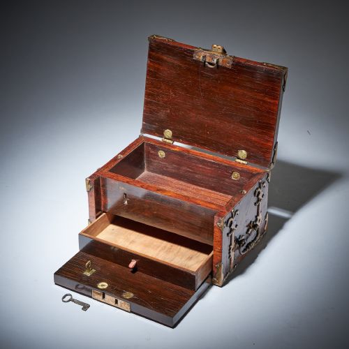 17TH C DIMINUTIVE WILLIAM AND MARY KINGWOOD STRONGBOX OR COFFRE FORT C 1690 - ADDITIONAL PHOTO 9