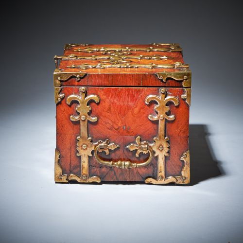 17TH C DIMINUTIVE WILLIAM AND MARY KINGWOOD STRONGBOX OR COFFRE FORT C 1690 - ADDITIONAL PHOTO 11