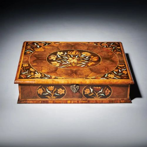 17TH CENTURY WILLIAM AND MARY FLORAL MARQUETRY OLIVE OYSTER LACE BOX CIRCA 1680 - ADDITIONAL PHOTO 2
