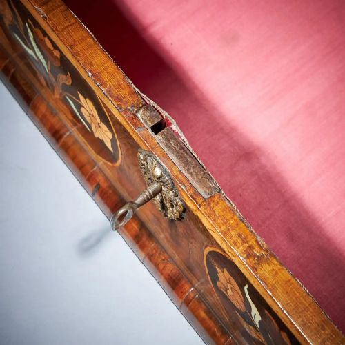 17TH CENTURY WILLIAM AND MARY FLORAL MARQUETRY OLIVE OYSTER LACE BOX CIRCA 1680 - ADDITIONAL PHOTO 4