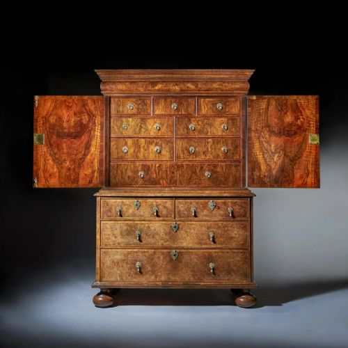 ORIGINAL 17TH CENTURY WILLIAM AND MARY BURR WALNUT CABINET ON CHEST - ADDITIONAL PHOTO 1