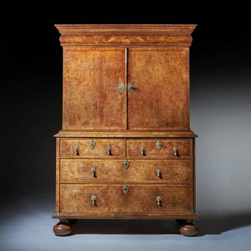 ORIGINAL 17TH CENTURY WILLIAM AND MARY BURR WALNUT CABINET ON CHEST - ADDITIONAL PHOTO 2