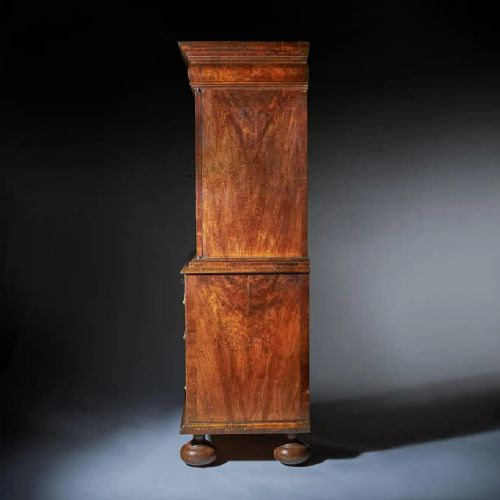 ORIGINAL 17TH CENTURY WILLIAM AND MARY BURR WALNUT CABINET ON CHEST - ADDITIONAL PHOTO 3