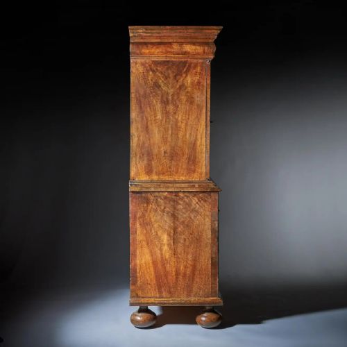 ORIGINAL 17TH CENTURY WILLIAM AND MARY BURR WALNUT CABINET ON CHEST - ADDITIONAL PHOTO 4