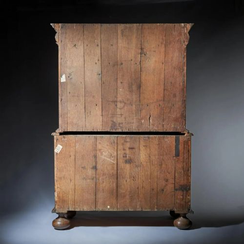 ORIGINAL 17TH CENTURY WILLIAM AND MARY BURR WALNUT CABINET ON CHEST - ADDITIONAL PHOTO 5