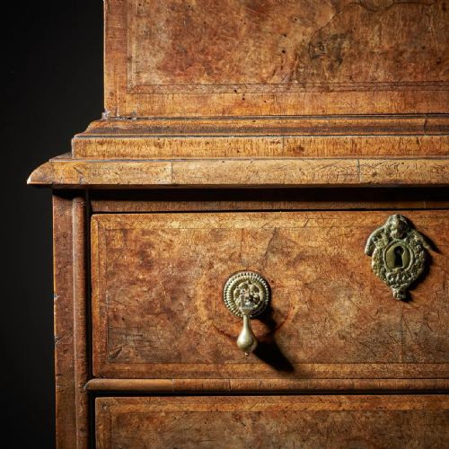 ORIGINAL 17TH CENTURY WILLIAM AND MARY BURR WALNUT CABINET ON CHEST - ADDITIONAL PHOTO 10