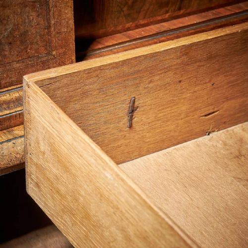 ORIGINAL 17TH CENTURY WILLIAM AND MARY BURR WALNUT CABINET ON CHEST - ADDITIONAL PHOTO 13