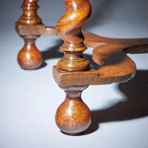 17TH CENTURY CHARLES II OLIVE OYSTER FLORAL MARQUETRY TABLE CIRCA 16801690 - ADDITIONAL PHOTO 7