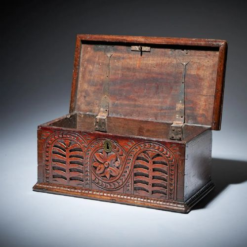 RARE WILLIAM AND MARY 17TH CENTURY CARVED OAK DEEDS BOX OF SMALL PROPORTIONS - ADDITIONAL PHOTO 2