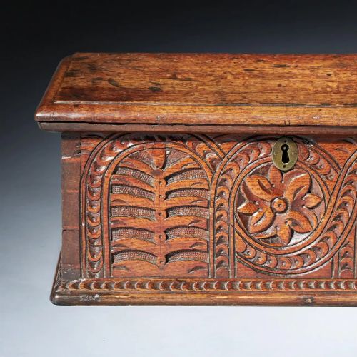 RARE WILLIAM AND MARY 17TH CENTURY CARVED OAK DEEDS BOX OF SMALL PROPORTIONS - ADDITIONAL PHOTO 3