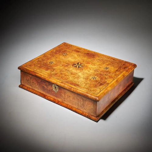 LARGE WILLIAM AND MARY 17TH CENTURY INLAID OLIVE OYSTER LACE BOX CIRCA 1690 - ADDITIONAL PHOTO 1
