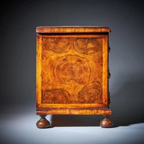 MINIATURE WILLIAM AND MARY 17TH CENTURY DIMINUTIVE OLIVE OYSTER CHEST C1690 - ADDITIONAL PHOTO 4