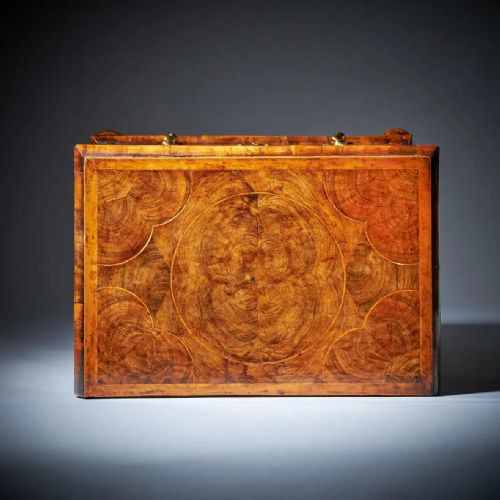 MINIATURE WILLIAM AND MARY 17TH CENTURY DIMINUTIVE OLIVE OYSTER CHEST C1690 - ADDITIONAL PHOTO 6