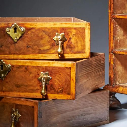 MINIATURE WILLIAM AND MARY 17TH CENTURY DIMINUTIVE OLIVE OYSTER CHEST C1690 - ADDITIONAL PHOTO 10