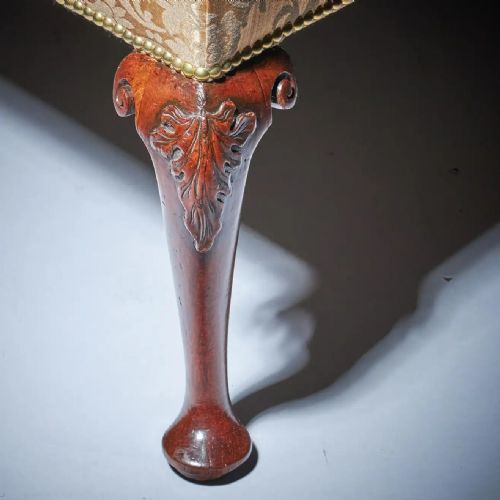 A PAIR OF 18TH C GEORGE II MAHOGANY HIGH BACK CHAIRS ON CARVED CABRIOLE LEGS - ADDITIONAL PHOTO 3