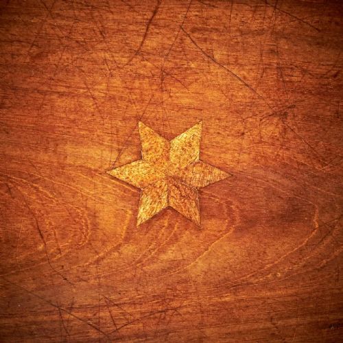 RARE 18TH CENTURY GEORGE III MAHOGANY IRISH WOLF FOOT TRIPOD TABLE CIRCA 1760 - ADDITIONAL PHOTO 17